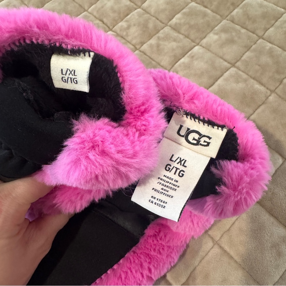 UGG Bright Pink Fuzzy Mittens - Picture 4 of 5
